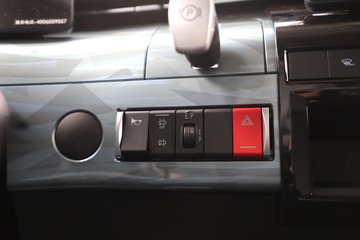 һ����� J6L ��Ӣ�� 7.8L���� 320���� 4X2 һ�����8�� 9.55����ʽ�ػ���ͼƬ