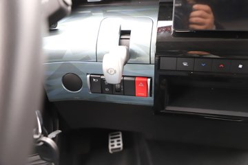 һ����� J6L ��Ӣ�� 7.8L���� 320���� 4X2 һ�����8�� 9.55����ʽ�ػ���ͼƬ