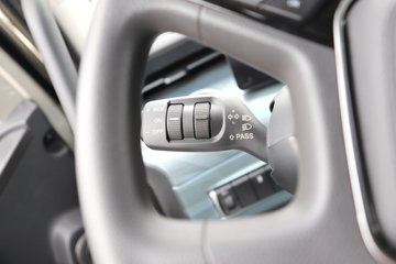 һ����� J6L ��Ӣ�� 7.8L���� 320���� 4X2 һ�����8�� 9.55����ʽ�ػ���ͼƬ