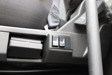 һ����� J6L ��Ӣ�� 7.8L���� 320���� 4X2 һ�����8�� 9.55����ʽ�ػ���ͼƬ