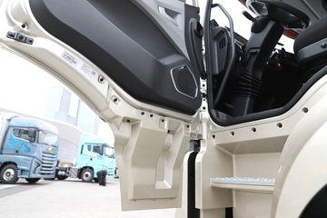 һ����� J6L ��Ӣ�� 7.8L���� 320���� 4X2 һ�����8�� 9.55����ʽ�ػ���ͼƬ