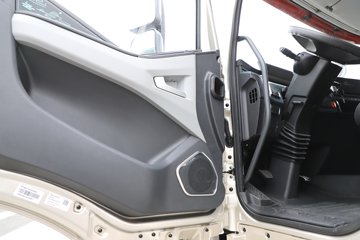 һ����� J6L ��Ӣ�� 7.8L���� 320���� 4X2 һ�����8�� 9.55����ʽ�ػ���ͼƬ