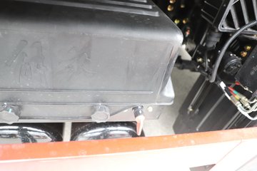 һ����� J6L ��Ӣ�� 7.8L���� 320���� 4X2 һ�����8�� 9.55����ʽ�ػ���ͼƬ