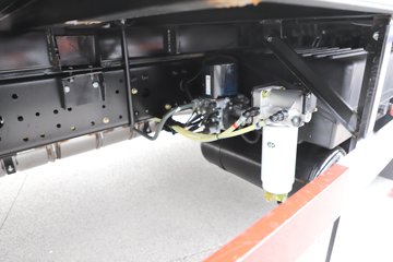 һ����� J6L ��Ӣ�� 7.8L���� 320���� 4X2 һ�����8�� 9.55����ʽ�ػ���ͼƬ