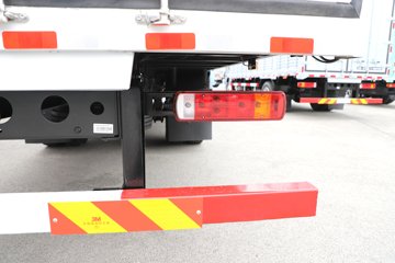 һ����� J6L ��Ӣ�� 7.8L���� 320���� 4X2 һ�����8�� 9.55����ʽ�ػ���ͼƬ