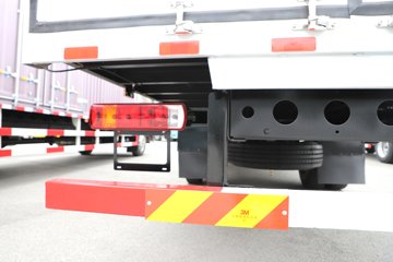 һ����� J6L ��Ӣ�� 7.8L���� 320���� 4X2 һ�����8�� 9.55����ʽ�ػ���ͼƬ