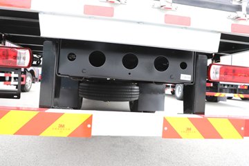 һ����� J6L ��Ӣ�� 7.8L���� 320���� 4X2 һ�����8�� 9.55����ʽ�ػ���ͼƬ