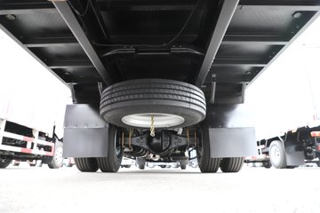 һ����� J6L ��Ӣ�� 7.8L���� 320���� 4X2 һ�����8�� 9.55����ʽ�ػ���ͼƬ