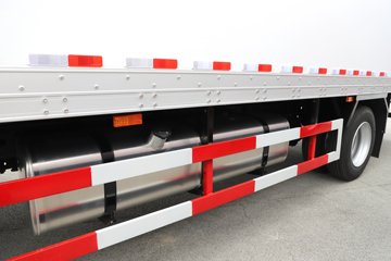 һ����� J6L ��Ӣ�� 7.8L���� 320���� 4X2 һ�����8�� 9.55����ʽ�ػ���ͼƬ