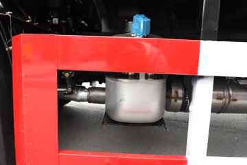 һ����� J6L ��Ӣ�� 7.8L���� 320���� 4X2 һ�����8�� 9.55����ʽ�ػ���ͼƬ