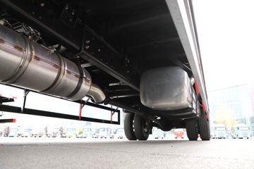 һ����� J6L ��Ӣ�� 7.8L���� 320���� 4X2 һ�����8�� 9.55����ʽ�ػ���ͼƬ