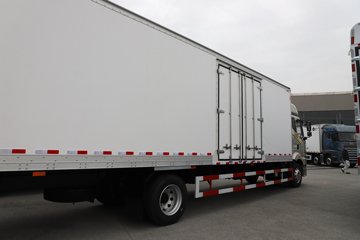 һ����� J6L ��Ӣ�� 7.8L���� 320���� 4X2 һ�����8�� 9.55����ʽ�ػ���ͼƬ