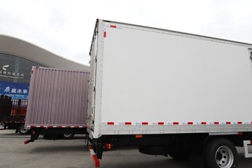 һ����� J6L ��Ӣ�� 7.8L���� 320���� 4X2 һ�����8�� 9.55����ʽ�ػ���ͼƬ