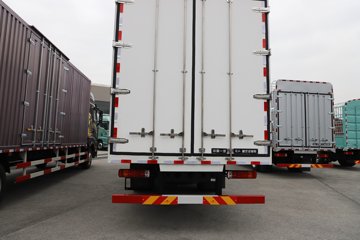 һ����� J6L ��Ӣ�� 7.8L���� 320���� 4X2 һ�����8�� 9.55����ʽ�ػ���ͼƬ