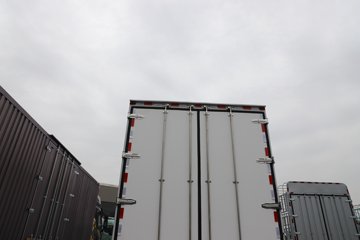 һ����� J6L ��Ӣ�� 7.8L���� 320���� 4X2 һ�����8�� 9.55����ʽ�ػ���ͼƬ