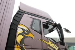 一汽解放J6V Pro精英版 7.8L柴油 320马力 4X2 一汽解放8档 9.6米厢式载货车