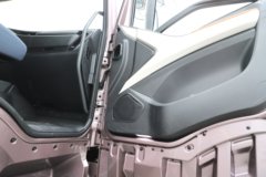 一汽解放J6V Pro精英版 7.8L柴油 320马力 4X2 一汽解放8档 9.6米厢式载货车