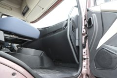 一汽解放J6V Pro精英版 7.8L柴油 320马力 4X2 一汽解放8档 9.6米厢式载货车