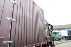 一汽解放J6V Pro精英版 7.8L柴油 320马力 4X2 一汽解放8档 9.6米厢式载货车