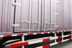 一汽解放J6V Pro精英版 7.8L柴油 320马力 4X2 一汽解放8档 9.6米厢式载货车