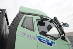 解放J6P 6X4 纯电动牵引车422.87kWh