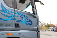 青岛解放 鹰航 380马力 8X4 9.6米杂项危险物品厢式运输车(百捷牌) 青岛解放 鹰航 380马力 8X4 9.6米杂项危险物品厢式运输车(百捷牌)