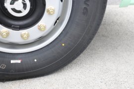 解放J6G&nbsp;电动牵引车底盘图片