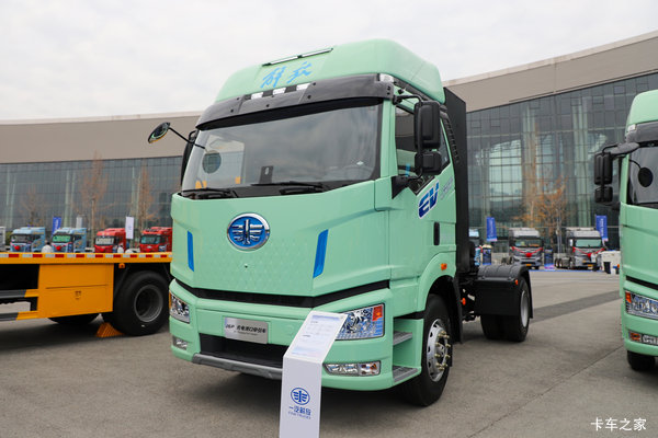 解放J6P 电动牵引车