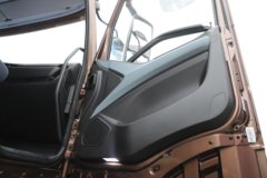 解放J6V 领航版 7.8L柴油 380马力 6X2 一汽解放10档 7.7米仓栅式载货车 解放J6V 领航版 7.8L柴油 380马力 6X2 一汽解放10档 7.7米仓栅式载货车