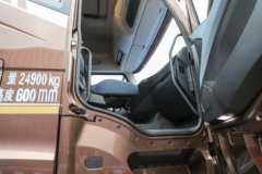 解放J6V 领航版 7.8L柴油 380马力 6X2 一汽解放10档 7.7米仓栅式载货车 解放J6V 领航版 7.8L柴油 380马力 6X2 一汽解放10档 7.7米仓栅式载货车