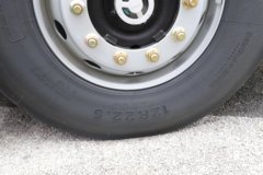 解放J6V 领航版 7.8L柴油 380马力 6X2 一汽解放10档 7.7米仓栅式载货车 解放J6V 领航版 7.8L柴油 380马力 6X2 一汽解放10档 7.7米仓栅式载货车