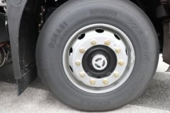 解放J6V 领航版 7.8L柴油 380马力 6X2 一汽解放10档 7.7米仓栅式载货车 解放J6V 领航版 7.8L柴油 380马力 6X2 一汽解放10档 7.7米仓栅式载货车