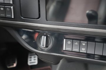 ���J6P 12.5L���� 560���� 8X4 13�� 6.8����ж��ͼƬ