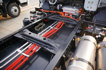 ����Ǭ��K6E ��ɲ 4.11�׵��Ŵ��綯��ʽ�Ῠ ����ʱ��120.27kWhͼƬ