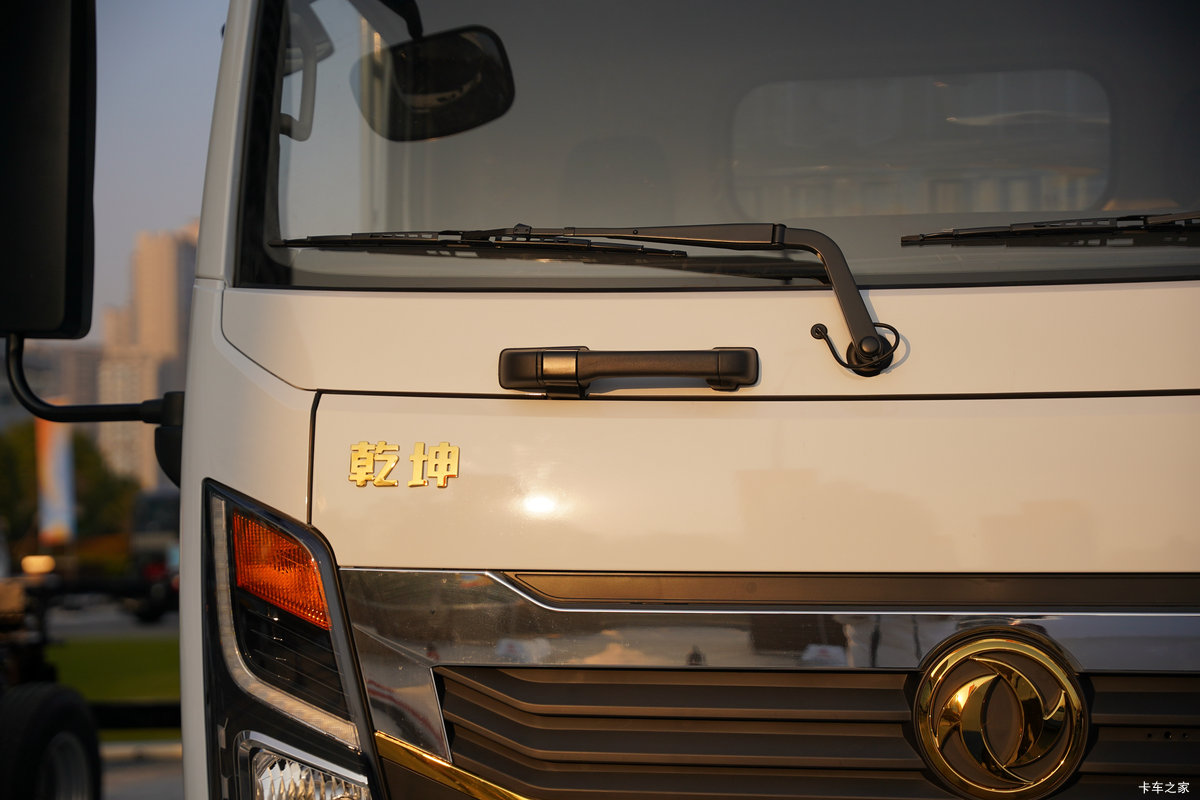 ����Ǭ��K6E ��ɲ 4.11�׵��Ŵ��綯��դʽ�Ῠ ����ʱ��140.41kWh���