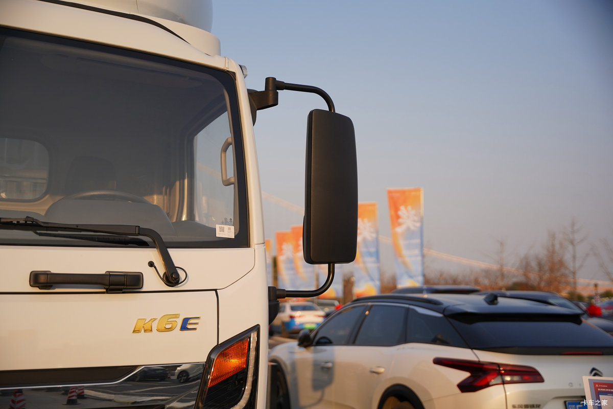 ����Ǭ��K6E ��ɲ 4.11�׵��Ŵ��綯��դʽ�Ῠ ����ʱ��140.41kWh���