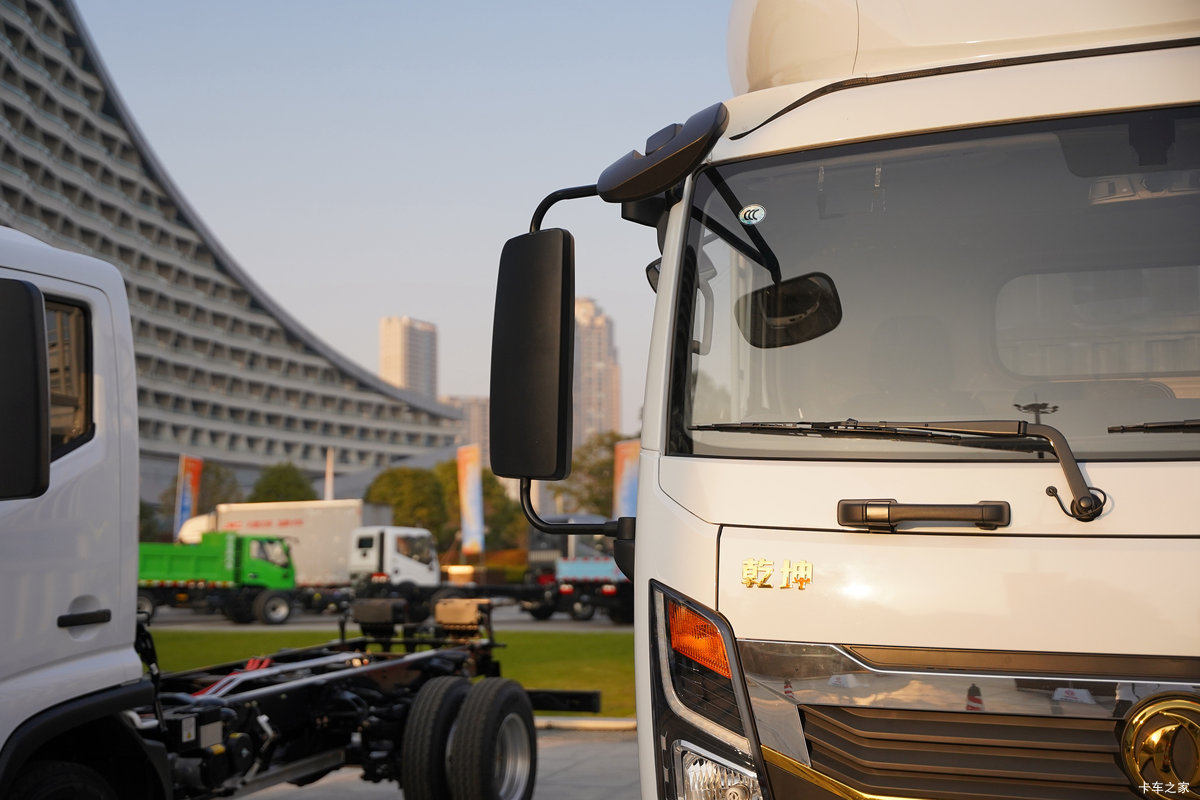 ����Ǭ��K6E ��ɲ 4.11�׵��Ŵ��綯��դʽ�Ῠ ����ʱ��140.41kWh���