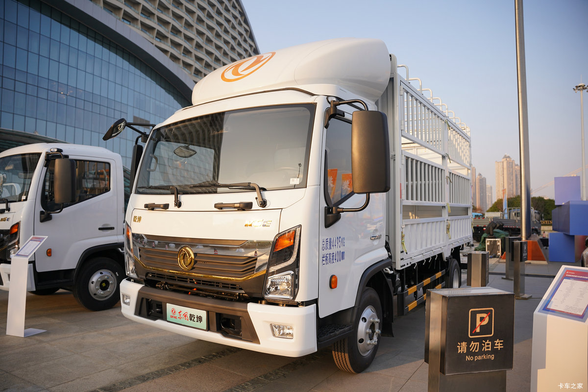 ����Ǭ��K6E ��ɲ 4.11�׵��Ŵ��綯��դʽ�Ῠ ����ʱ��140.41kWh���