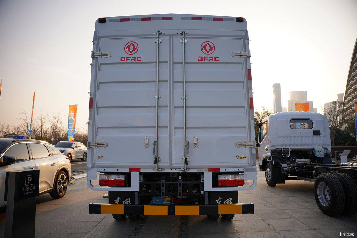 ����Ǭ��K6E ��ɲ 4.11�׵��Ŵ��綯��դʽ�Ῠ ����ʱ��140.41kWh���