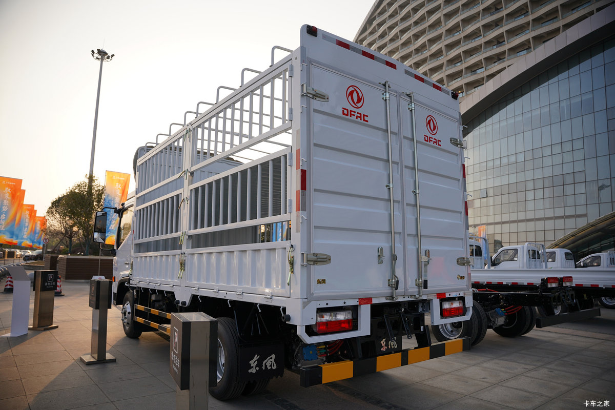 ����Ǭ��K6E ��ɲ 4.11�׵��Ŵ��綯��դʽ�Ῠ ����ʱ��140.41kWh���