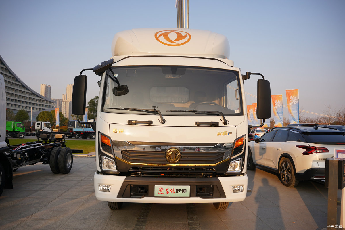 ����Ǭ��K6E ��ɲ 4.11�׵��Ŵ��綯��դʽ�Ῠ ����ʱ��140.41kWh���