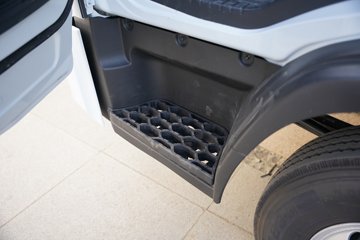 ����Ǭ��K6E ��ɲ 4.11�׵��Ŵ��綯��դʽ�Ῠ ����ʱ��140.41kWhͼƬ