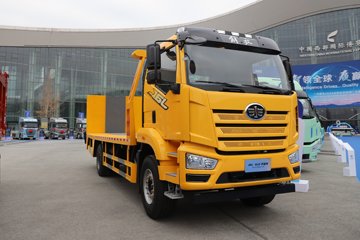 解放J6L 240马力 4X2 平板运输车