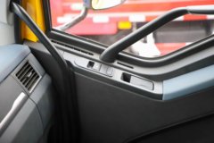 解放J6L 240马力 4X2 平板运输车 解放J6L 240马力 4X2 平板运输车