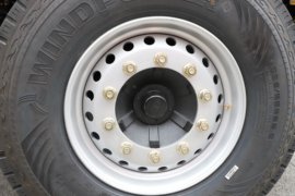 解放J6L&nbsp;平板运输车底盘图片