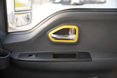 东风途逸T5 1.6L汽油 122马力 东安5档 液刹 3.79米单排厢式微卡