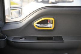 T5&nbsp;载货车驾驶室                                               图片