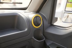 东风途逸T5 1.6L汽油 122马力 东安5档 液刹 3.79米单排厢式微卡