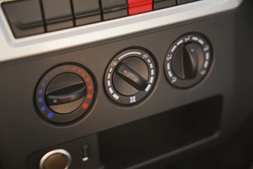 ����;��T5 1.6L���� 122���� ����5�� Һɲ 3.79�׵�����ʽ΢��ͼƬ