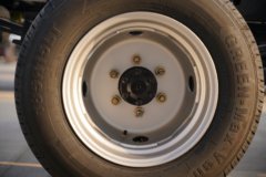 东风途逸T5 1.6L汽油 122马力 东安5档 液刹 3.79米单排厢式微卡